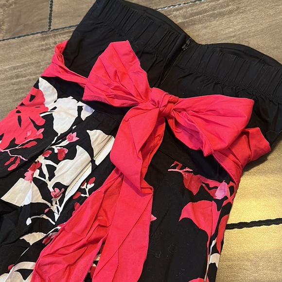 Speechless - Strapless Black / Hot Pink Floral Dress- Has Pockets and Bow Back - Picture 6 of 6